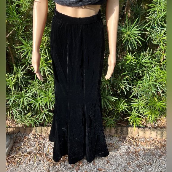 VINTAGE BLACK SILK VELVET MERMAID STYLE SKIRT - Picture 1 of 6